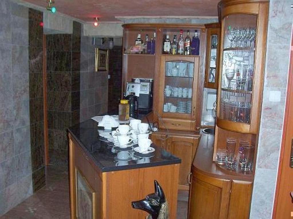 Hotel Faraon キェルツェ エクステリア 写真