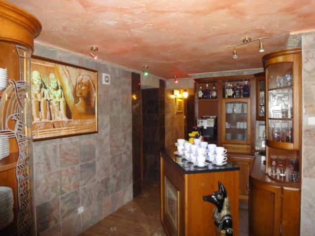 Hotel Faraon キェルツェ エクステリア 写真
